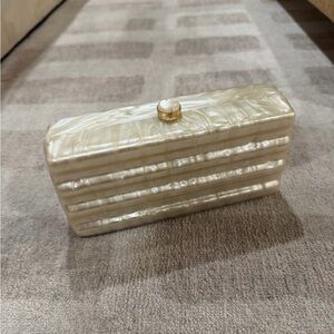 Amazon Essentials Cream Clutch